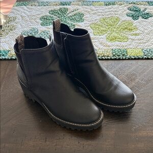 Universal Thread Women's Black Leather Chelsea Ankle Boots - 8